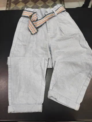 Pantalón vaquero niña con cinturón
