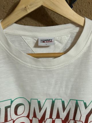 Camiseta Tommy Hilfiger.