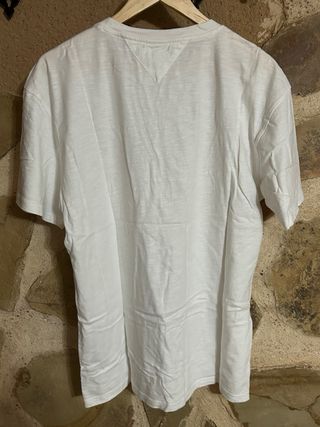 Camiseta Tommy Hilfiger.