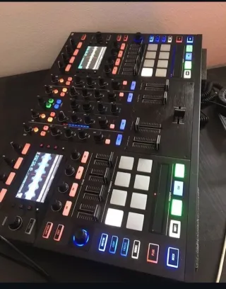 Mesa de mezclas Traktor Kontrol S8