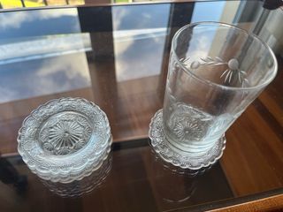 Juego de copas y vasos de cristal