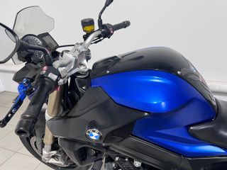 BMW F 800 R Naked Azul y Negra