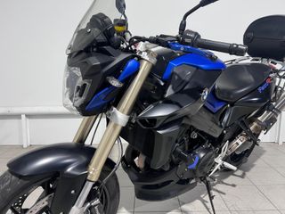 BMW F 800 R Naked Azul y Negra