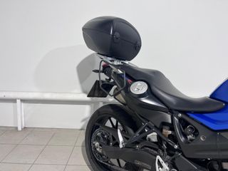 BMW F 800 R Naked Azul y Negra