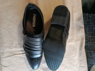 2 Zapatos de vestir negros 1 sin cordón y otro con