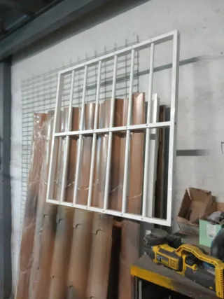 Reja de aluminio blanca