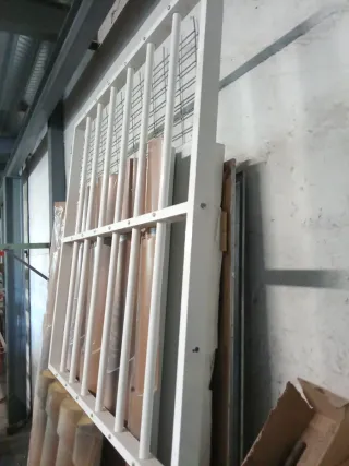 Reja de aluminio blanca