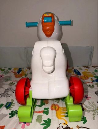 Caballito balancín y correpasillos