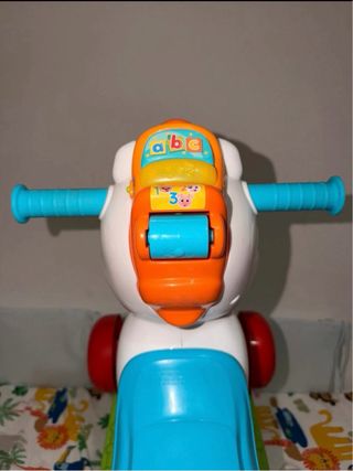 Caballito balancín y correpasillos