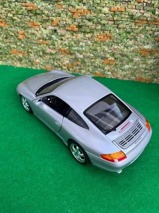 Porsche 911 Carrera (1997) – Bburago – Escala 1:18