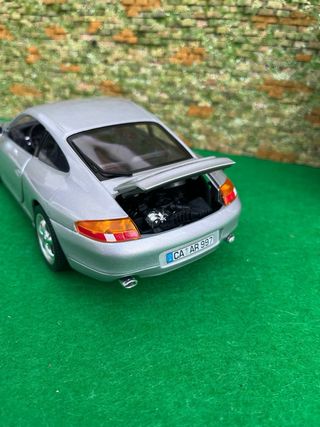 Porsche 911 Carrera (1997) – Bburago – Escala 1:18