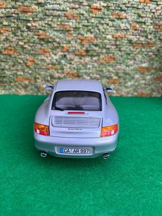 Porsche 911 Carrera (1997) – Bburago – Escala 1:18