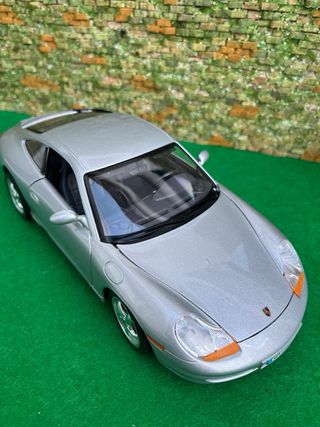 Porsche 911 Carrera (1997) – Bburago – Escala 1:18