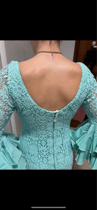 Traje de flamenca verde agua con volantes