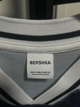 Camiseta Bershka Negra