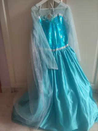 Se regala disfraz Elsa Frozen Talla 9/10