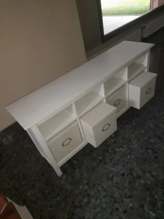 Cajonera alargada blanca de madera