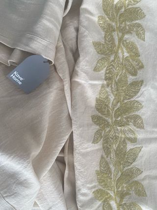 Mantel Grande Bordado Oro Kave Home