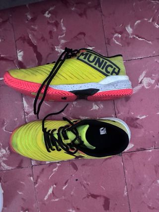 Deportivas Munich Amarillas y Negras