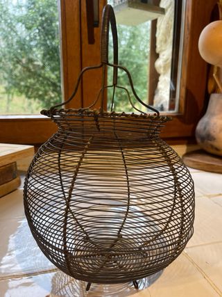 Cestino antico in filo per uova