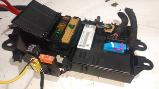 CAJA RELES / FUSIBLES AUDI A6 BERLINA (4F2) 2.0 T