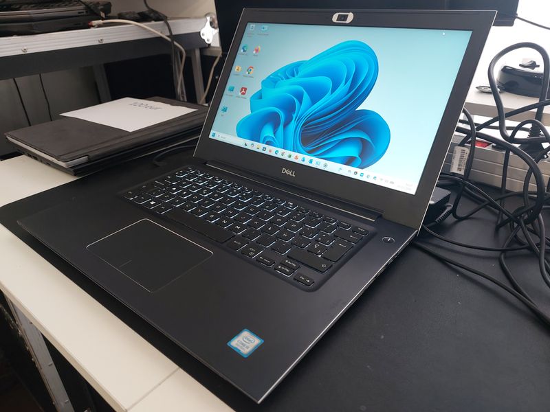Portátil Dell Vostro 5471 i5-8250U 8GB RAM 256SSD