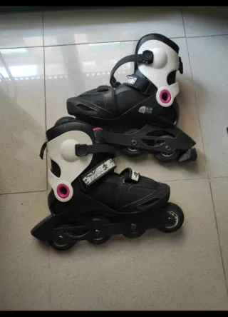 Patines en línea negros y blancos talla 36-38