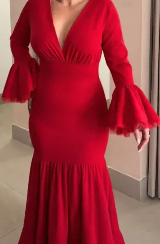 Traje de flamenca con volantes y flecos