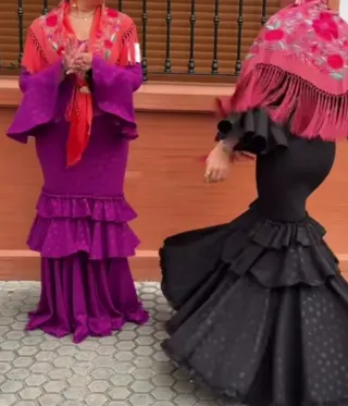 Traje de flamenca con volantes y flecos