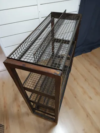 Estantería industrial con ruedas