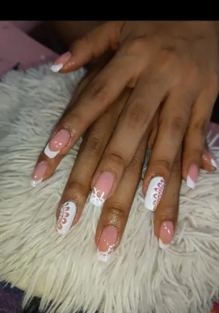 Después de 5 set de manicura el 6 te sale gratis