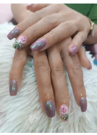 Después de 5 set de manicura el 6 te sale gratis