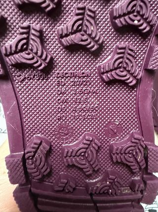 Traje de nieve y botas para bebé