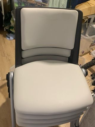 Silla de oficina gris