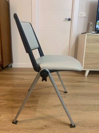 Silla de oficina gris