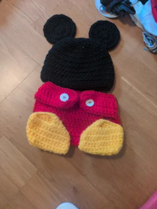 Conjunto Mickey Mouse tejido a mano