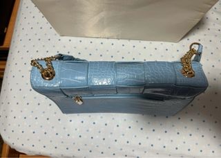 Bolso azul tejido efecto piel