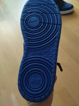 Zapatillas Nike Talla 38 (5.5Y) sin estrenar