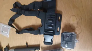 Accessori e fotocamera sportiva tipo GoPro in lotto
