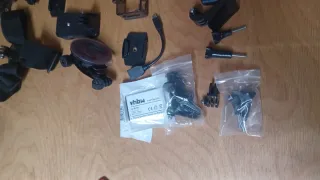 Accessori e fotocamera sportiva tipo GoPro in lotto