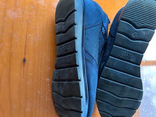 Deportivas azules con cuña y pedrería