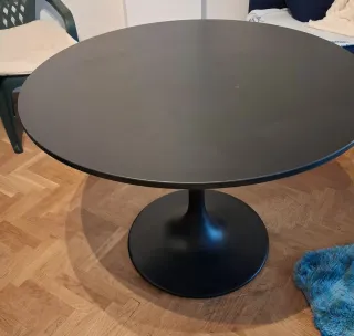 Mesa redonda negra