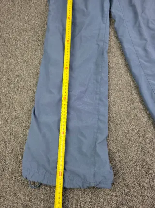 Pantalón Nike gris jogger logo bordado