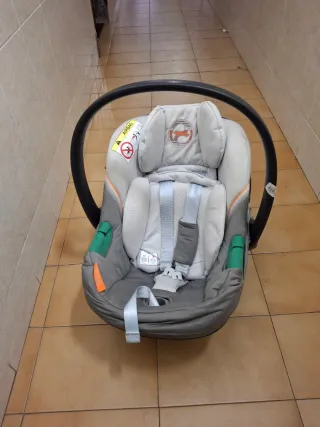 Silla de coche CYBEX ATOM S2 i-Size.