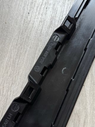 Moldura puerta trasera izquierda 2GA839901A
