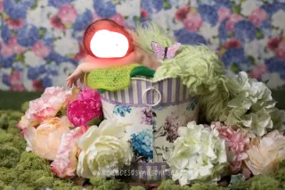 Atrezzo fotografía bebé flores y cubo