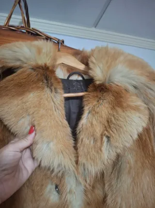 Abrigo de pelo natural beige y marrón