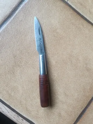 Navaja de madera y metal