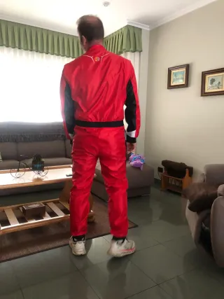 Mono rojo piloto karting varias tallas. A estrenar