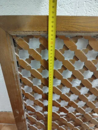 Celosía de madera con diseño